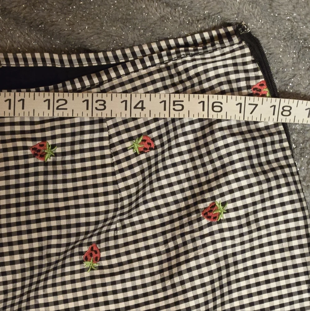 Peter Martin Black & White Checkered Pants with Fun Strawberry Accents - Size 12 - Picture 4 of 6
